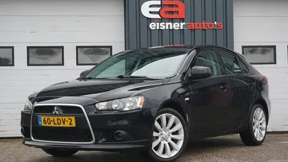 Zwart (metallic) Gebruikt 2010 Mitsubishi Lancer Sportback Edition Hatchback | € 5.449 (Eerlijke prijs)