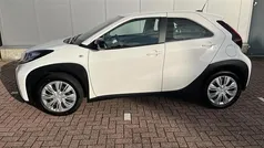 Gebruikt 2024 Toyota Aygo Play Hatchback | € 18.950 (Eerlijke prijs)