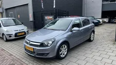Grijs Gebruikt 2005 Opel Astra Enjoy Hatchback | € 1.499 (Eerlijke prijs)