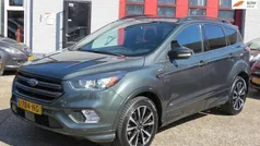 Groen, metallic lak Gebruikt 2017 Ford Kuga ST-Line SUV | € 13.450 (Goede deal)