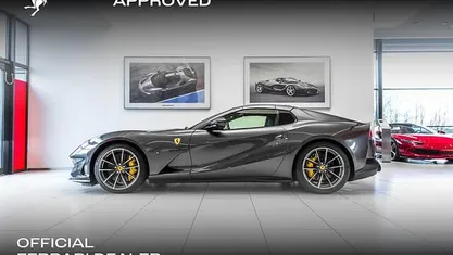 Grijs Occasion 2023 Ferrari 812 Cabriolet | € 524.950 (Eerlijke prijs)
