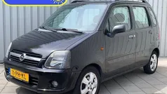 Zwart, metallic lak Gebruikt 2004 Opel Agila Hatchback | € 945 (Eerlijke prijs)