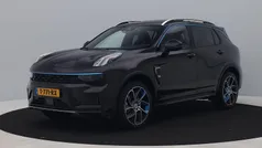 Zwart, metallic lak Gebruikt 2023 Lynk & Co 01 SUV | € 27.700 (Eerlijke prijs)