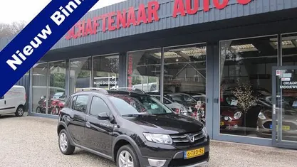 Zwart Gebruikt 2014 Dacia Sandero Lauréate Hatchback | € 5.950 (Eerlijke prijs)