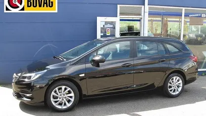 Zwart Occasion 2020 Opel Astra Edition Stationwagen | € 11.945 (Eerlijke prijs)