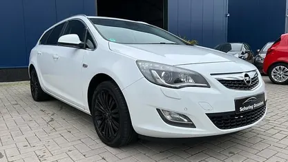 Wit Occasion 2011 Opel Astra Cosmo Stationwagen | € 6.749 (Eerlijke prijs)