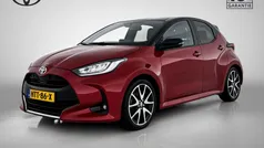 Rood Gebruikt 2022 Toyota Yaris Hybrid Executive Hatchback | € 22.945 (Eerlijke prijs)