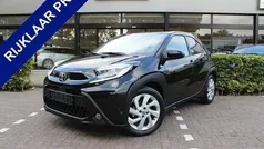 Zwart Gebruikt 2024 Toyota Aygo Hatchback | € 18.950 (Eerlijke prijs)