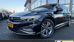 Zwart, metallic lak Gebruikt 2021 VW Passat Business+ Stationwagen | € 18.950 (Goede deal)
