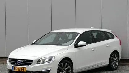 Wit Gebruikt 2017 Volvo V60 Stationwagen | € 17.500 (Eerlijke prijs)