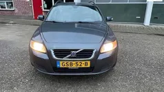 Grijs, metallic lak Gebruikt 2008 Volvo V50 Momentum Stationwagen | € 9.950 (Eerlijke prijs)