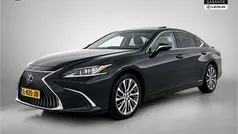 Gebruikt 2021 Lexus ES300H Business Edition Sedan | € 40.945 (Eerlijke prijs)