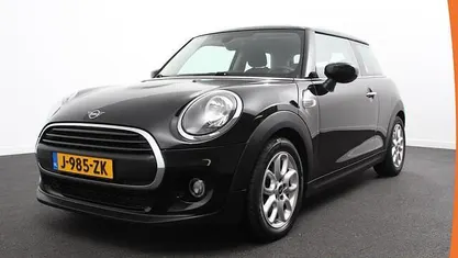 Zwart Gebruikt 2019 Mini ONE Salt Hatchback | € 13.490 (Eerlijke prijs)