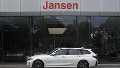 Wit Gebruikt 2022 BMW 330 M Sport Stationwagen | € 37.450 (Eerlijke prijs)