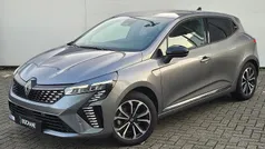 Grijs Gebruikt 2023 Renault Clio V Techno Hatchback | € 23.995 (Eerlijke prijs)