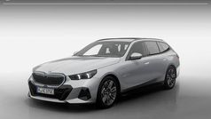 Gebruikt 2025 BMW 530e M Sport Stationwagen | € 88.668 (Eerlijke prijs)