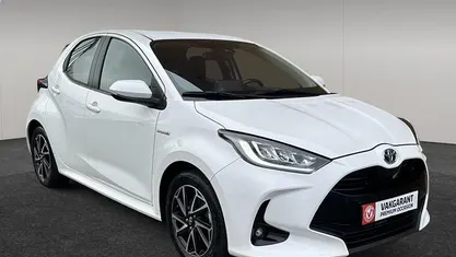 Wit Occasion 2020 Toyota Yaris Hybrid Hatchback | € 18.990 (Eerlijke prijs)