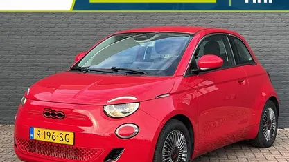 Gebruikt 2022 Fiat 500e Red Hatchback | € 16.885 (Eerlijke prijs)
