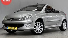 Grijs Gebruikt 2003 Peugeot 206 CC Roland Garros Cabriolet | € 2.450 (Eerlijke prijs)