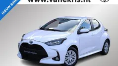 Wit Gebruikt 2022 Toyota Yaris Hybrid Active Hatchback | € 20.899 (Eerlijke prijs)