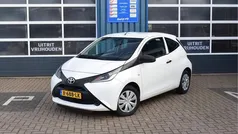 Wit Gebruikt 2015 Toyota Aygo Hatchback | € 5.750 (Eerlijke prijs)