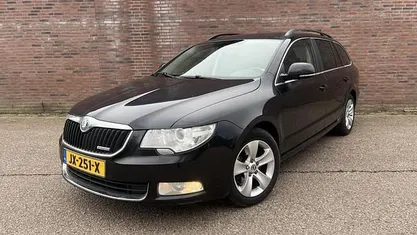 Occasion Skoda Superb Business Line 105 PK (77 kW) 2011 Zwart Stationwagen