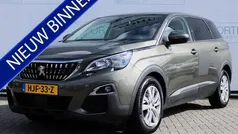 Grijs, metallic lak Gebruikt 2020 Peugeot 5008 Active MPV | € 17.700 (Goede deal)