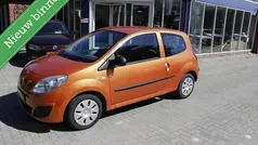 Oranje Gebruikt 2008 Renault Twingo Authentique Hatchback | € 2.399 (Eerlijke prijs)