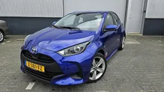 Blauw Gebruikt 2024 Toyota Yaris Hybrid Comfort Hatchback | € 23.150 (Eerlijke prijs)