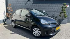 Zwart Gebruikt 2013 Toyota Aygo Hatchback | € 5.495 (Eerlijke prijs)