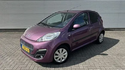Paars Gebruikt 2013 Peugeot 107 Envy Hatchback | € 3.435 (Eerlijke prijs)