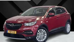 Rood, metallic lak Gebruikt 2020 Opel Grandland X Innovation SUV | € 19.945 (Eerlijke prijs)