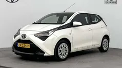 Wit Gebruikt 2019 Toyota Aygo X-play Hatchback | € 10.345 (Eerlijke prijs)
