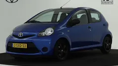 Blauw Gebruikt 2014 Toyota Aygo Hatchback | € 6.500 (Eerlijke prijs)