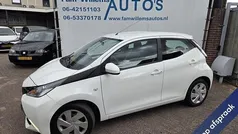 Wit Gebruikt 2018 Toyota Aygo X-play Hatchback | € 7.474 (Eerlijke prijs)