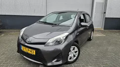 Grijs Gebruikt 2014 Toyota Yaris Hybrid Hatchback | € 9.900 (Eerlijke prijs)