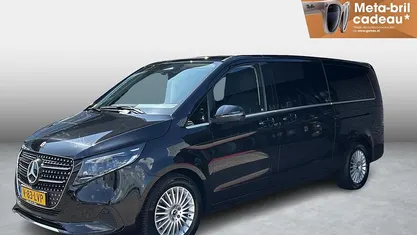 Zwart Occasion 2024 Mercedes V300 Avantgarde MPV | € 74.950 (Eerlijke prijs)