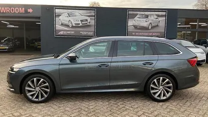 Grijs Occasion 2021 Skoda Octavia Business Line Stationwagen | € 16.995 (Eerlijke prijs)