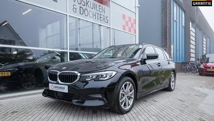 Zwart Occasion 2021 BMW 330 Sport Line Stationwagen | € 33.950 (Goede deal)