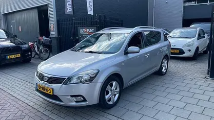 Grijs Occasion 2010 Kia Ceed Hatchback | € 2.999 (Eerlijke prijs)