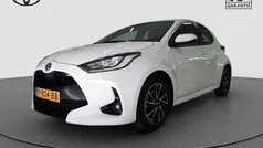 Wit Gebruikt 2022 Toyota Yaris Hybrid Hatchback | € 21.995 (Eerlijke prijs)