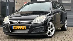 Zwart Gebruikt 2009 Opel Astra Essentia Stationwagen | € 2.195 (Eerlijke prijs)