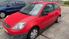 Rood Gebruikt 2006 Ford Fiesta Hatchback | € 1.950 (Eerlijke prijs)