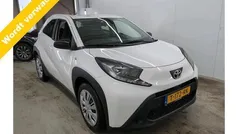 Gebruikt 2024 Toyota Aygo Play Hatchback | € 17.399 (Eerlijke prijs)