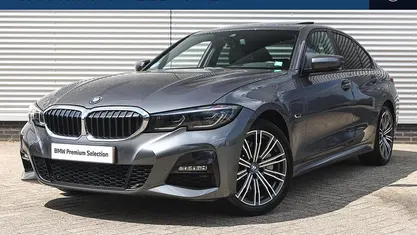 Grijs Occasion 2022 BMW 330e Executive Sedan | € 39.450 (Eerlijke prijs)
