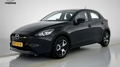Jet black (zwart metallic) Gebruikt 2023 Mazda 2 Center-Line Hatchback | € 20.945 (Eerlijke prijs)