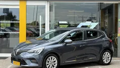Grijs Gebruikt 2021 Renault Clio V Intens Hatchback | € 17.239 (Eerlijke prijs)