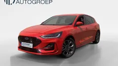 Rood Gebruikt 2022 Ford Focus ST-Line X Hatchback | € 20.445 (Goede deal)