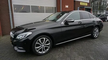 Zwart (metallic) Gebruikt 2015 Mercedes C180 Edition Sedan | € 9.750 (Eerlijke prijs)