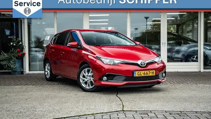 Rood Gebruikt 2015 Toyota Auris Hatchback | € 10.950 (Eerlijke prijs)